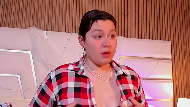 Snapshot of AdelaTaylor chatting on October 17, 1:57 pm AdelaTaylor online show from October 17, 1:57 pm