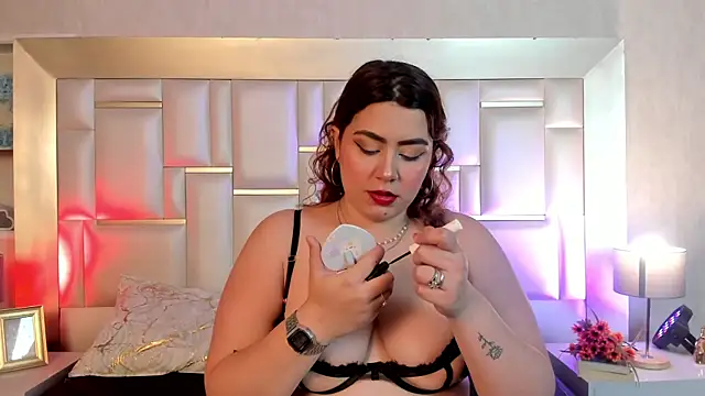 Snapshot of AdelaTaylor chatting on October 25, 11:51 am AdelaTaylor online show from October 25, 11:51 am