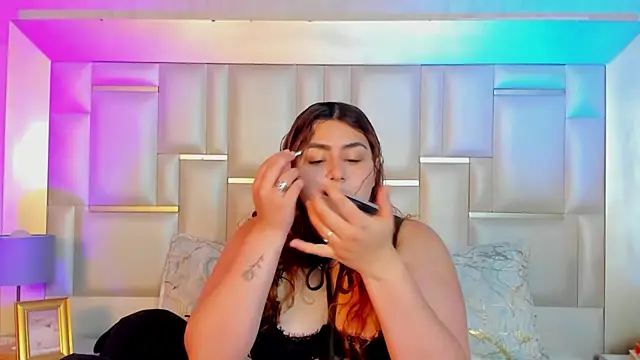 Snapshot of AdelaTaylor chatting on November 22, 11:53 am AdelaTaylor online show from November 22, 11:53 am