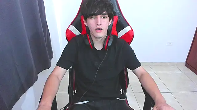 Snapshot of eren_188 chatting on September 18, 7:27 pm eren 188 online show from September 18, 7:27 pm