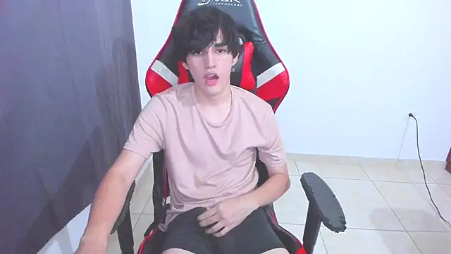 Snapshot of eren_188 chatting on November 8, 3:18 am eren 188 online show from November 8, 3:18 am