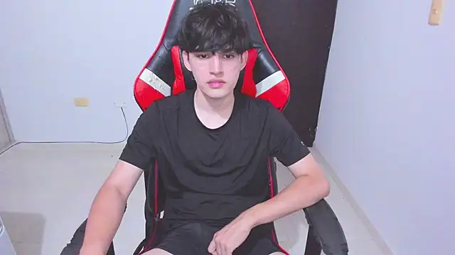 Snapshot of eren_188 chatting on December 4, 2:10 am eren 188 online show from December 4, 2:10 am