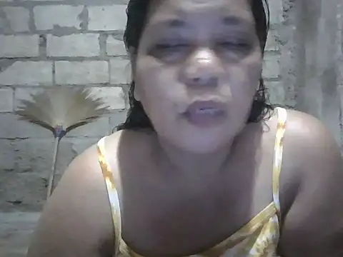 Snapshot of xxbernxxx chatting on October 17, 12:01 am xxbernxxx online show from October 17, 12:01 am