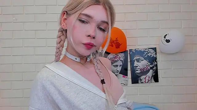 Blondy Fina online show from November 13, 4:44 am