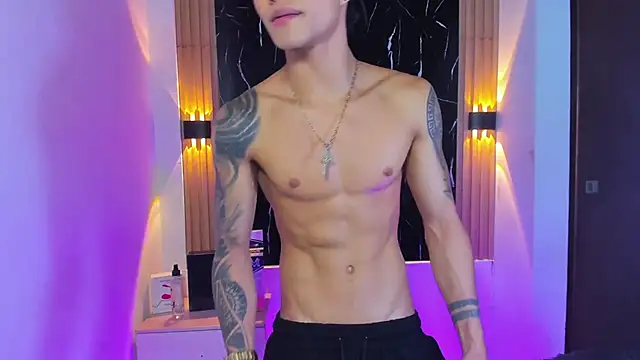 Wyatt Rose online show from November 5, 3:50 am