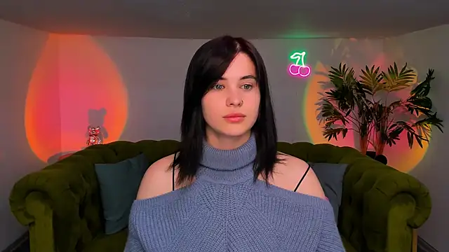 lil angel  online show from October 13, 8:58 am