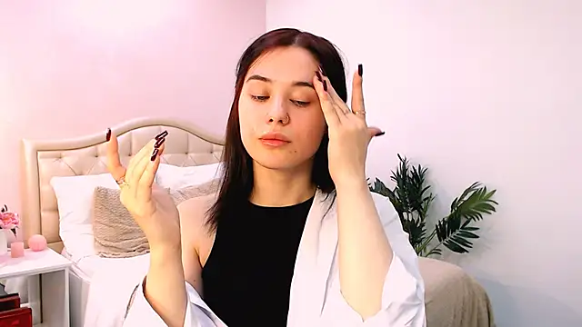 lil angel  online show from October 14, 1:01 pm