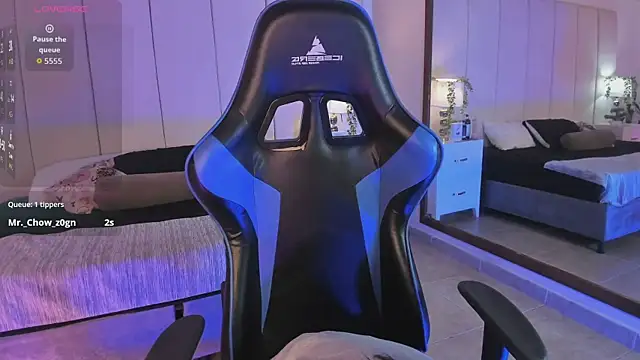 mia rousse25 online show from December 2, 1:39 pm