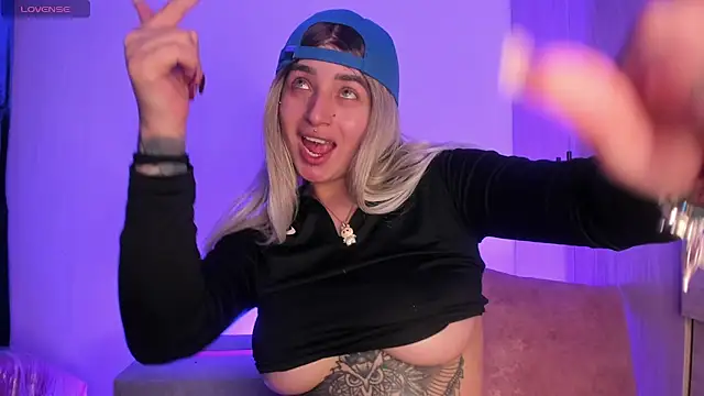 scarlett Collinss online show from November 27, 5:20 am