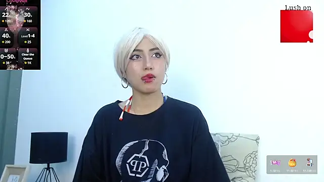 Snapshot of Vampgyal chatting on October 9, 8:45 am Vampgyal online show from October 9, 8:45 am