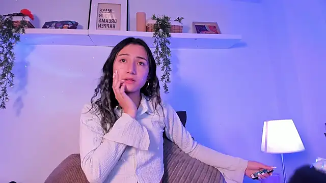 Snapshot of Vampgyal chatting on November 27, 9:17 pm Vampgyal online show from November 27, 9:17 pm