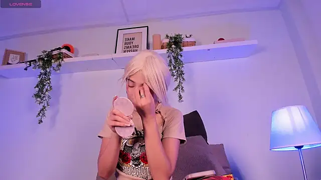 Snapshot of Vampgyal chatting on December 18, 12:06 am Vampgyal online show from December 18, 12:06 am