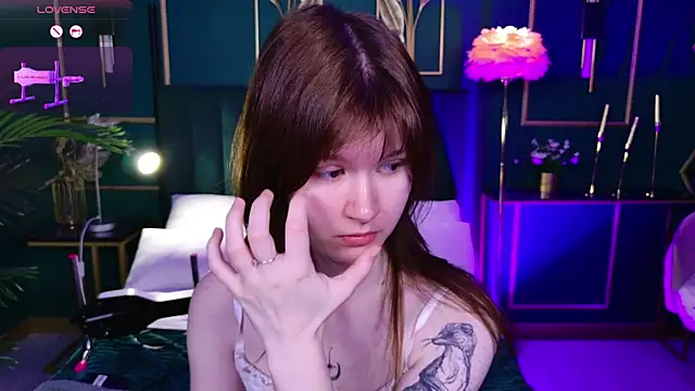 Snapshot of Aria_Vox chatting on November 22, 3:27 am Aria Vox online show from November 22, 3:27 am