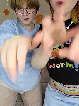 Snapshot of xrixsyx_and_ricky chatting on November 13, 7:18 am xrixsyx and ricky online show from November 13, 7:18 am