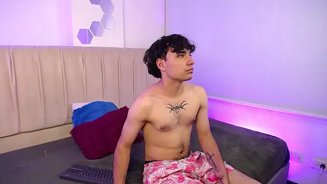 Snapshot of Aprhil_Blaze chatting on October 22, 8:52 pm Aprhil Blaze online show from October 22, 8:52 pm