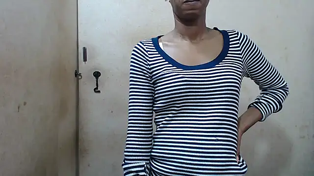 Snapshot of SweetSlender01 chatting on September 28, 10:09 am SweetSlender01 online show from September 28, 10:09 am