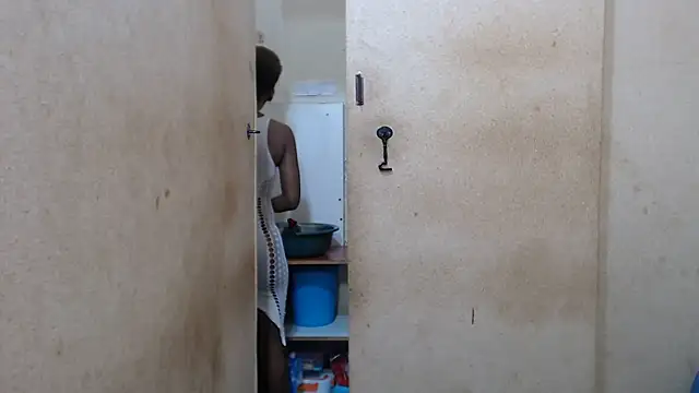 Snapshot of SweetSlender01 chatting on November 11, 7:08 am SweetSlender01 online show from November 11, 7:08 am