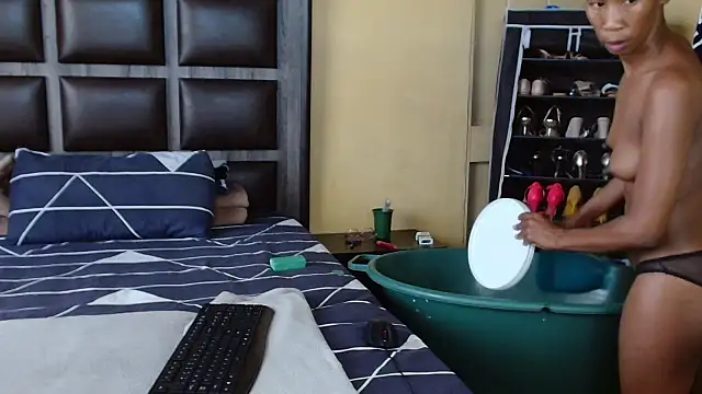 Snapshot of SweetSlender01 chatting on November 27, 9:55 am SweetSlender01 online show from November 27, 9:55 am