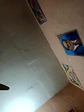 Snapshot of USER-MAYA chatting on December 21, 11:50 am USER-MAYA online show from December 21, 11:50 am