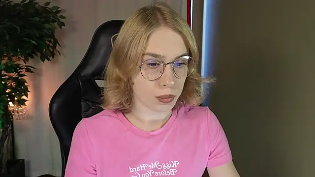 Snapshot of BarbieRichy chatting on September 12, 5:18 am BarbieRichy online show from September 12, 5:18 am