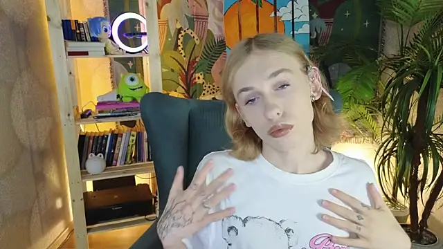 Snapshot of BarbieRichy chatting on September 25, 12:31 pm BarbieRichy online show from September 25, 12:31 pm