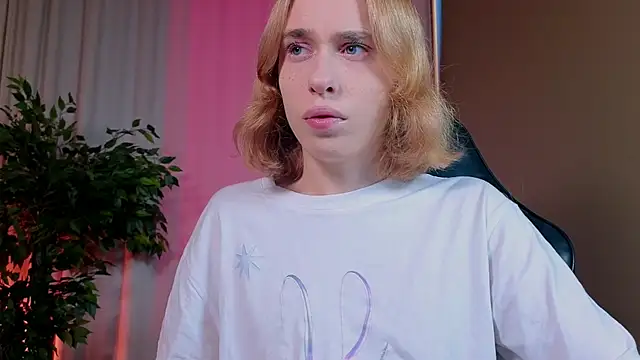 Snapshot of BarbieRichy chatting on October 1, 5:35 am BarbieRichy online show from October 1, 5:35 am