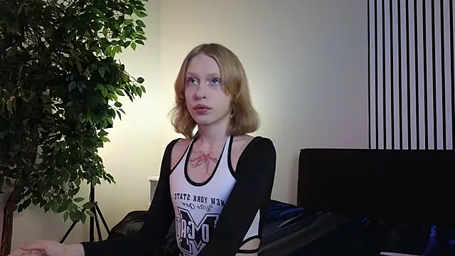 Snapshot of BarbieRichy chatting on October 17, 5:32 am BarbieRichy online show from October 17, 5:32 am