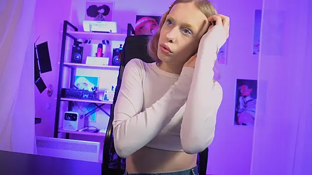 Snapshot of BarbieRichy chatting on October 18, 5:21 am BarbieRichy online show from October 18, 5:21 am