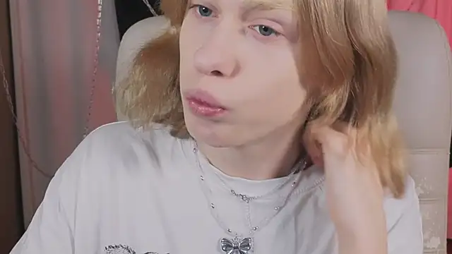 Snapshot of BarbieRichy chatting on October 30, 5:53 am BarbieRichy online show from October 30, 5:53 am