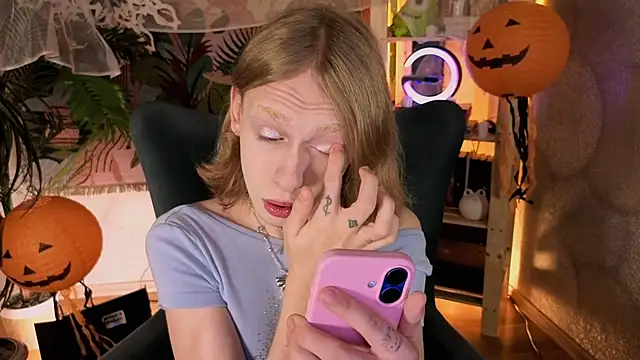 Snapshot of BarbieRichy chatting on October 31, 5:30 am BarbieRichy online show from October 31, 5:30 am