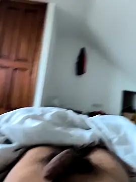 Snapshot of Hhhhh685889 chatting on November 9, 1:31 pm Hhhhh685889 online show from November 9, 1:31 pm