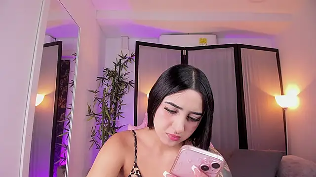 ChloeShade online show from November 7, 1:55 pm