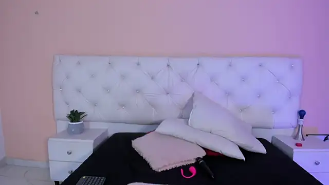 katte landerr online show from November 24, 1:11 pm