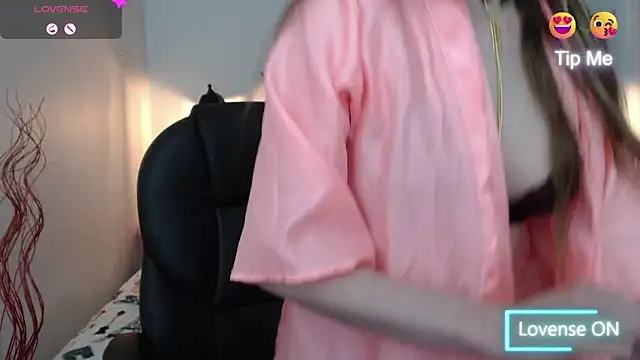 Snapshot of velvet__moon chatting on September 22, 3:58 pm velvet moon online show from September 22, 3:58 pm