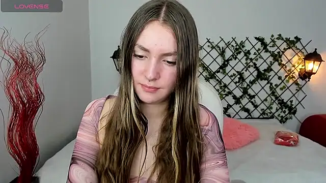 Snapshot of velvet__moon chatting on November 26, 10:33 pm velvet moon online show from November 26, 10:33 pm