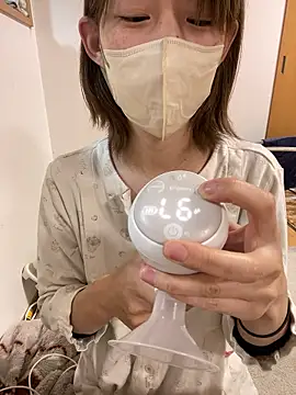 Snapshot of usako_2025 chatting on December 5, 10:35 am usako 2025 online show from December 5, 10:35 am