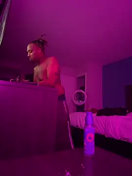 Snapshot of BigMfLuther chatting on December 14, 3:23 am BigMfLuther online show from December 14, 3:23 am