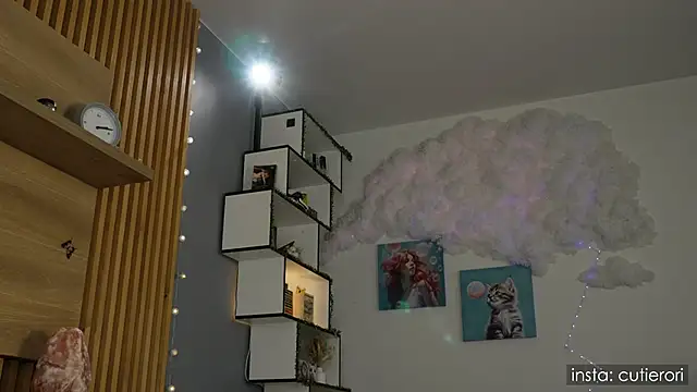 cutierori online show from October 3, 4:09 am