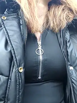 Snapshot of YOOUR_EVAA chatting on October 4, 11:41 am YOOUR EVAA online show from October 4, 11:41 am