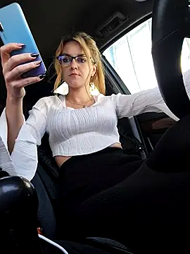 Snapshot of YOOUR_EVAA chatting on November 29, 7:33 am YOOUR EVAA online show from November 29, 7:33 am