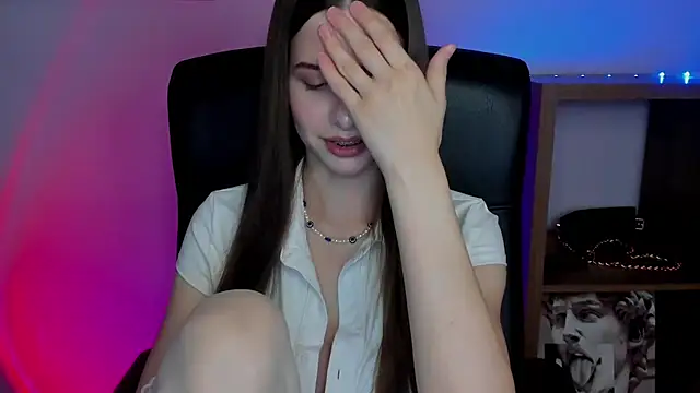 LuxMaya online show from October 24, 7:05 am