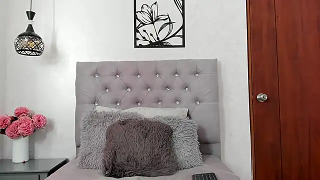 Emiily cooper x online show from October 25, 3:18 pm