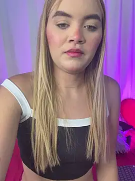 Snapshot of Miaa_rosses3 chatting on December 16, 3:55 am Miaa rosses3 online show from December 16, 3:55 am