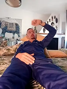 Snapshot of fabius720 chatting on November 1, 7:43 am fabius720 online show from November 1, 7:43 am