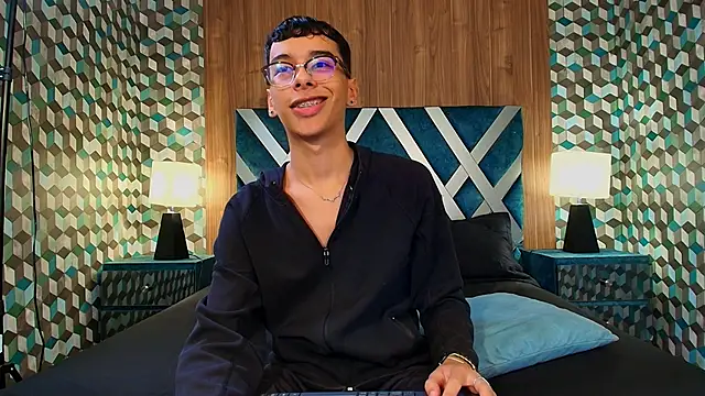 Snapshot of Aiden_Royce chatting on September 9, 12:10 am Aiden Royce online show from September 9, 12:10 am