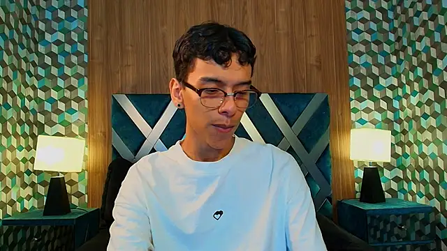 Snapshot of Aiden_Royce chatting on October 15, 5:07 am Aiden Royce online show from October 15, 5:07 am