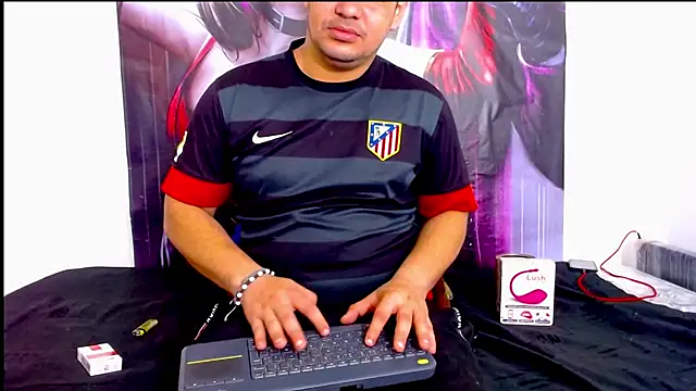 Snapshot of smith_hot29 chatting on September 9, 4:01 am smith hot29 online show from September 9, 4:01 am