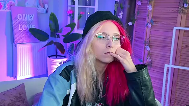 Snapshot of SakuraBliss chatting on September 15, 4:40 pm SakuraBliss online show from September 15, 4:40 pm