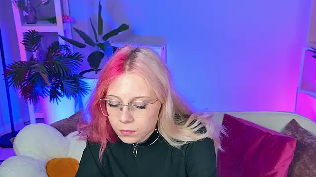 Snapshot of SakuraBliss chatting on October 2, 2:24 pm SakuraBliss online show from October 2, 2:24 pm