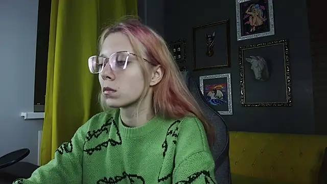 Snapshot of SakuraBliss chatting on October 28, 2:20 pm SakuraBliss online show from October 28, 2:20 pm